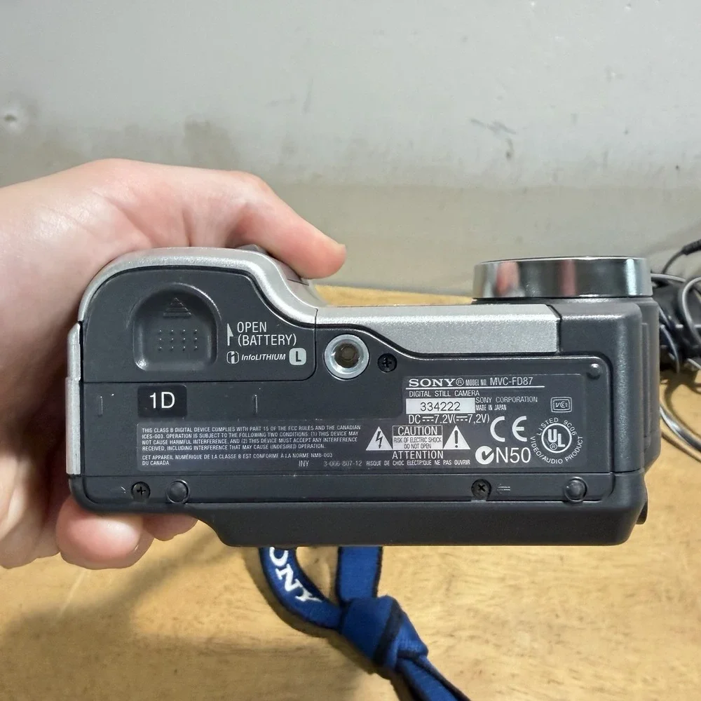 Sony FD Mavica MVC-FD87 1.3MP Vintage Digital Camera W/ Charger & Battery